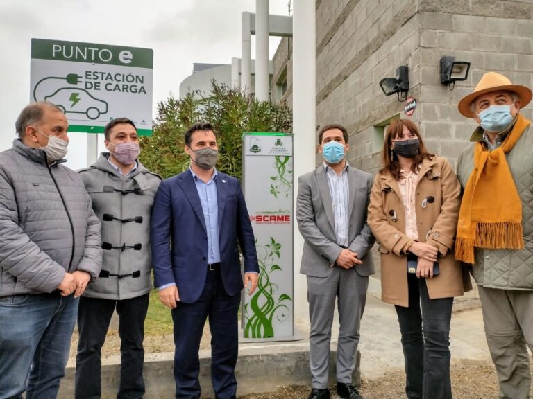Funciona en Comodoro Conocimiento la primera estación de carga para autos eléctricos de Chubut