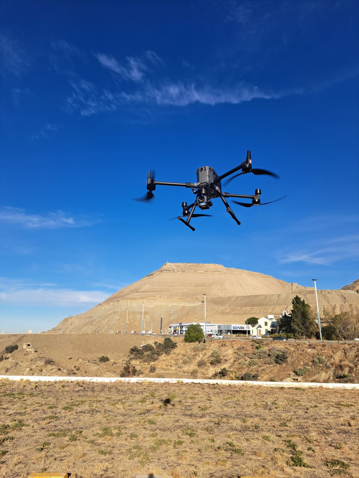 El Municipio realiza un detallado relevamiento junto a la Universidad, a través de un drone de última tecnología para monitorear la grieta de la Ruta Nacional N° 3