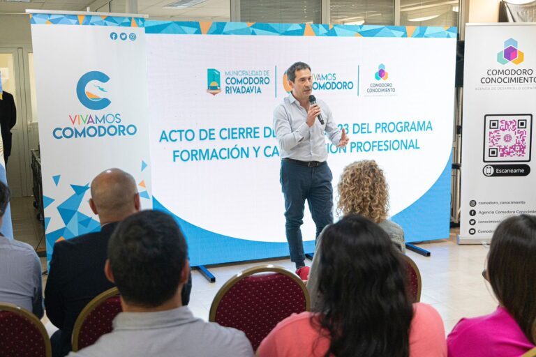 Luque encabezó el cierre del ciclo de capacitaciones 2023 de Comodoro Conocimiento