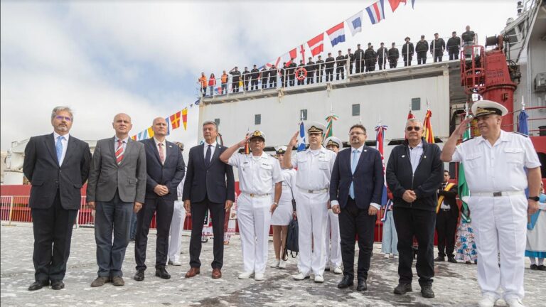 Un buque científico búlgaro visitó el puerto de Comodoro en su viaje a la Antártida