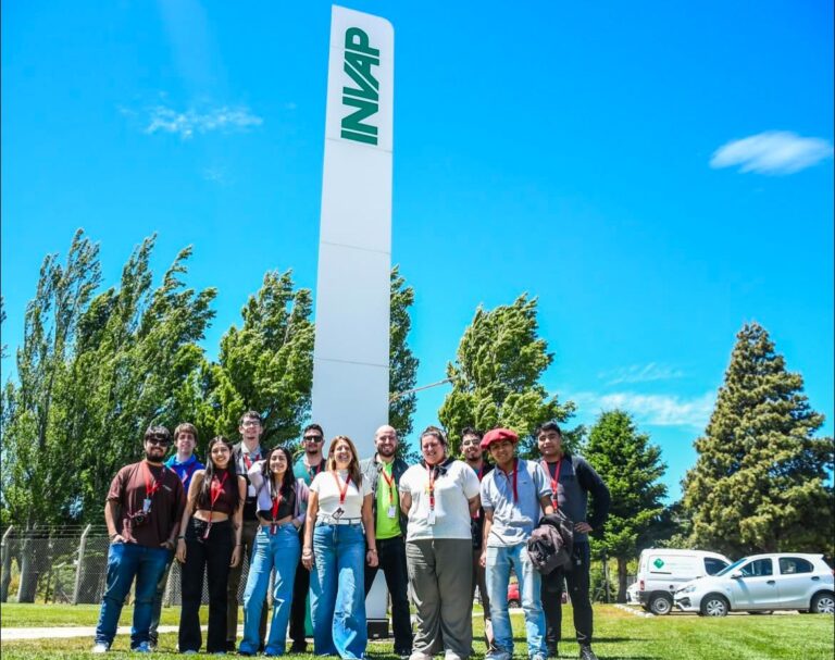 Los ganadores del Space Apps organizado por Comodoro Conocimiento visitaron centros tecnológicos en Bariloche (2)