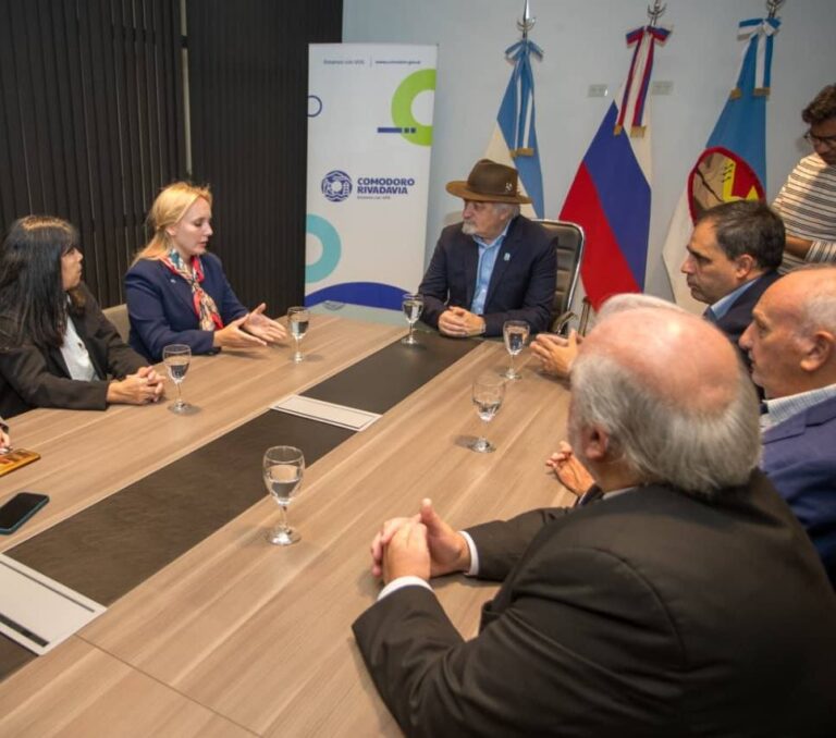 La olavarriense María Luján Rodríguez en una reunión de dirigentes de APIA en Comodoro …